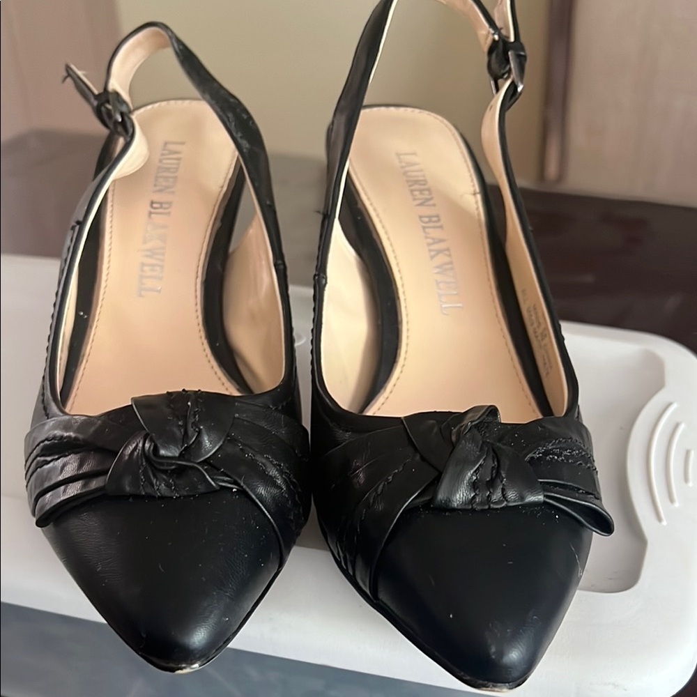Elegant Black Pointed-Toe Heels with Bow Detail